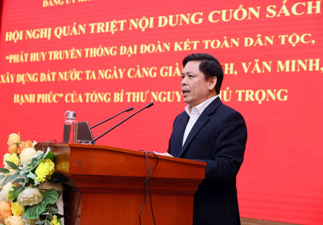 Đồng chí Nguyễn Văn Thể, Ủy viên Trung ương Đảng, Bí thư Đảng ủy Khối các cơ quan Trung ương, phát biểu kết luận hội nghị. (Ảnh: An Đăng/TTXVN) ttxvn_2802_sach của tong bi thu (2).jpg