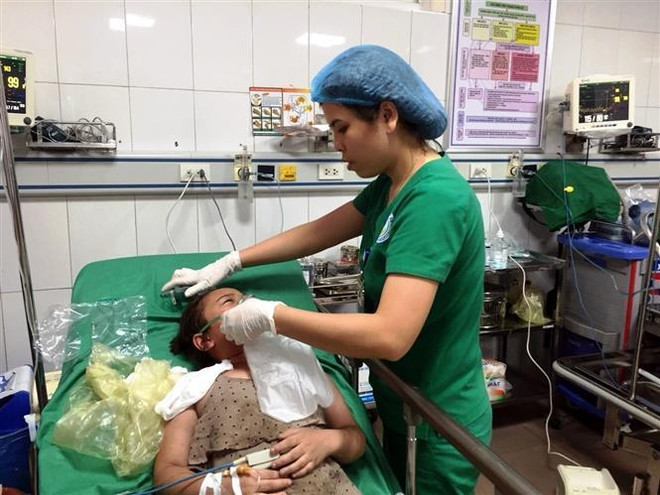 Nghệ An: Châm lửa đốt can xăng, 5 người trong một gia đình cấp cứu ảnh 1