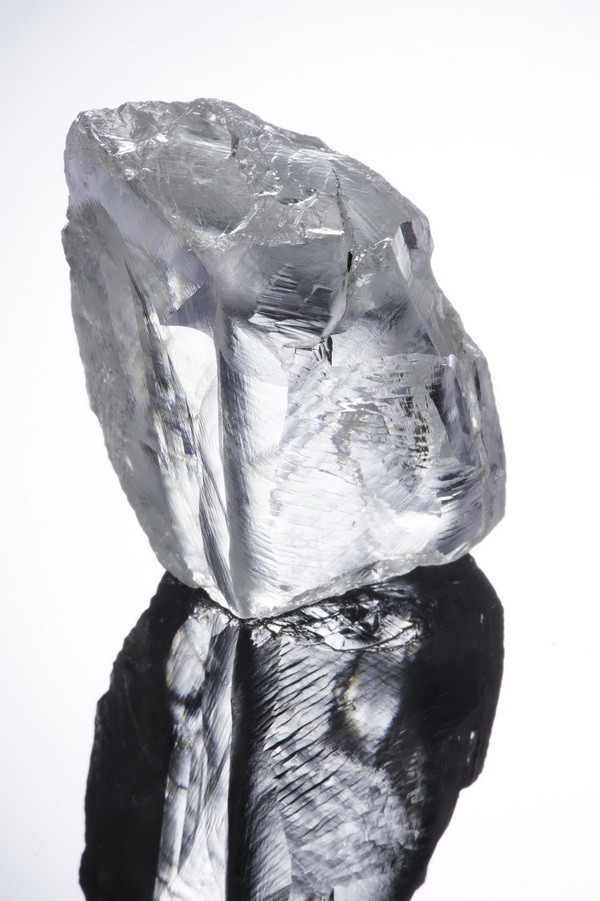 [Photo] Hình ảnh viên kim cương "khồng lồ" hiếm có nặng 232 cara ảnh 2