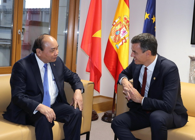 Thủ tướng tiếp xúc song phương nhân dịp Hội nghị Cấp cao ASEM12 ảnh 3