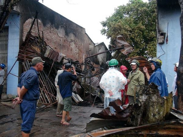 Phú Yên: Hỏa hoạn thiêu rụi một cơ sở sửa chữa cơ khí ảnh 1