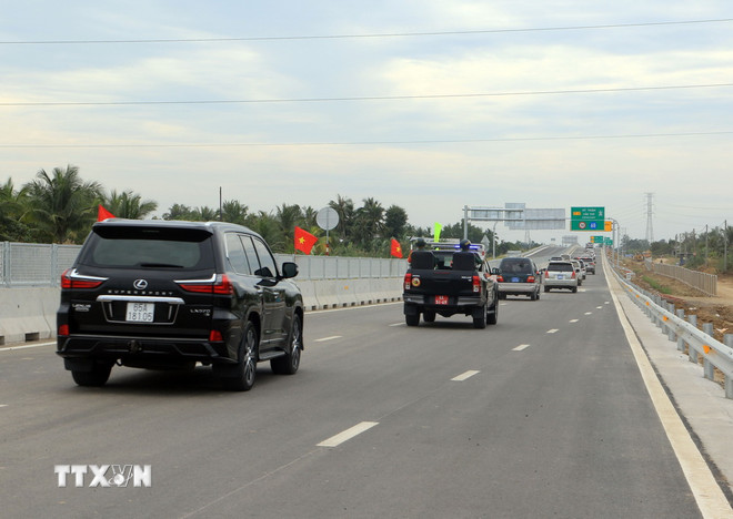 Câu 3: “Phần đường xe chạy” thế nào là đúng?