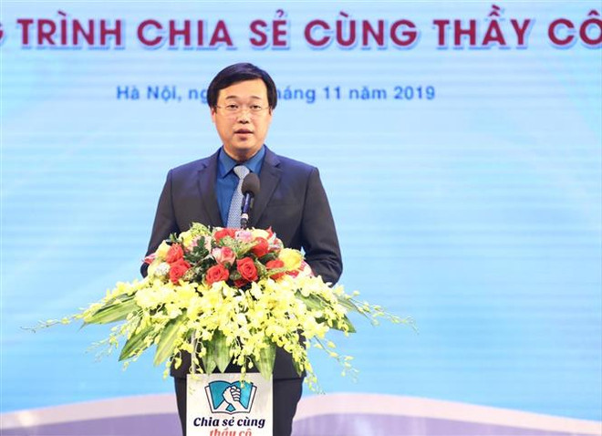 Bí thư thứ nhất Trung ương Đoàn, Chủ tịch Trung ương Hội Liên hiệp Thanh niên Việt Nam Lê Quốc Phong phát biểu khai mạc. (Ảnh: Văn Điệp/TTXVN) 'Chia sẻ cùng thầy cô': Tuyên dương 63 giáo viên vùng dân tộc thiểu số ảnh 2