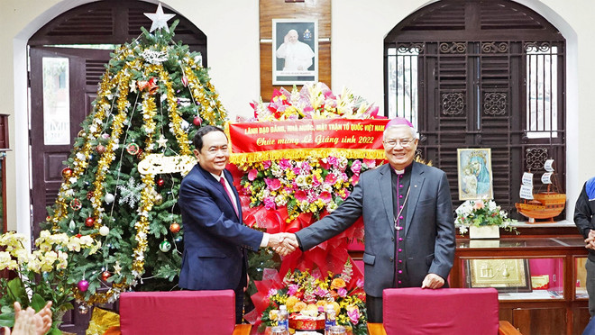 Phó Chủ tịch Thường trực Quốc hội Trần Thanh Mẫn chúc mừng Giáng sinh tại Đà Nẵng. (Nguồn: Báo điện tử Đại biểu nhân dân) Phó Chủ tịch QH Trần Thanh Mẫn chúc mừng lễ Giáng sinh tại Đà Nẵng ảnh 1