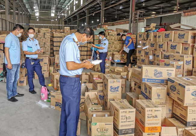 Cần 'bộ lọc' tốt hơn để bảo vệ người tiêu dùng dịp cuối năm ảnh 2