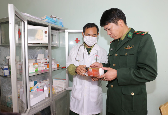 Dưới sự nỗ lực của Đồn Biên phòng Phúc Sơn nói chung, bác sỹ Quân y Nguyễn Bá Lương nói riêng, tủ thuốc đã được nhiều đơn vị, tổ chức và các nhà hảo tâm ủng hộ, quyên góp. (Nguồn: báo Nghệ An) bac sy Nguyen ba luong.jpg