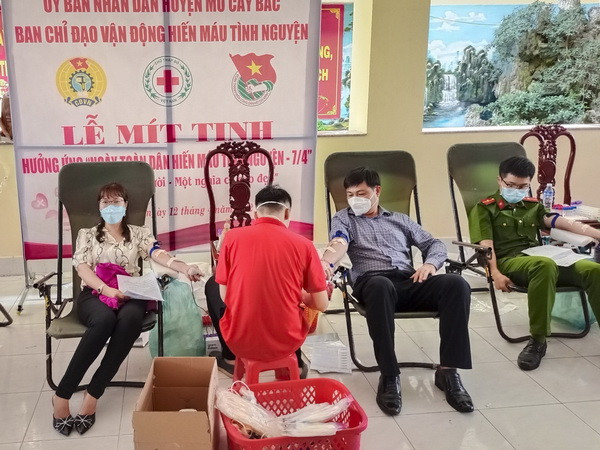 Thầy giáo vùng sâu 50 lần tình nguyện hiến máu cứu người ảnh 1