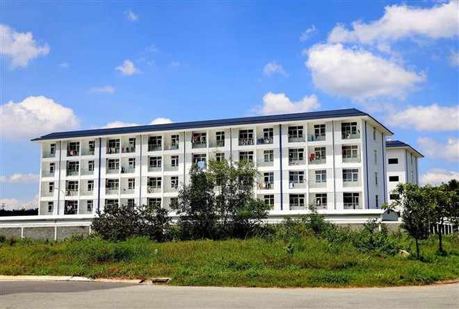 Ký túc xá cho công nhân trong Khu công nghiệp Phước Đông. (Ảnh: Hồng Đạt/TTXVN) Tây Ninh phục hồi sau đại dịch: Hỗ trợ doanh nghiệp, người lao động ảnh 3