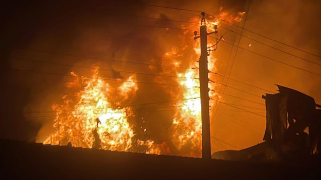 Hỏa hoạn làm sập kho nước hoa tại Iraq khiến 11 người mất tích ảnh 1