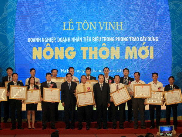 Tôn vinh 96 doanh nghiệp, doanh nhân tiêu biểu xây nông thôn mới ảnh 1