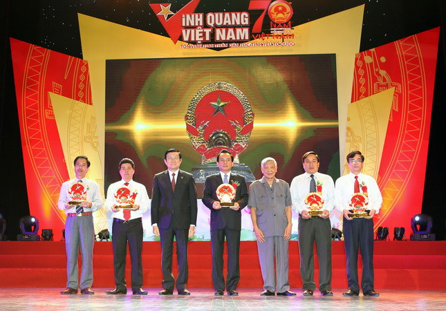 Chủ tịch nước dự Chương trình Vinh quang Việt Nam 2015 ảnh 1