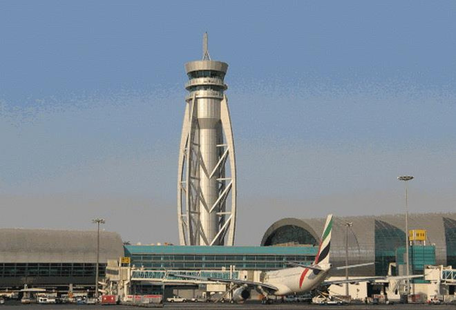 Hai chuyến bay đến UAE bị chuyển hướng do ngại máy bay không người lái ảnh 1