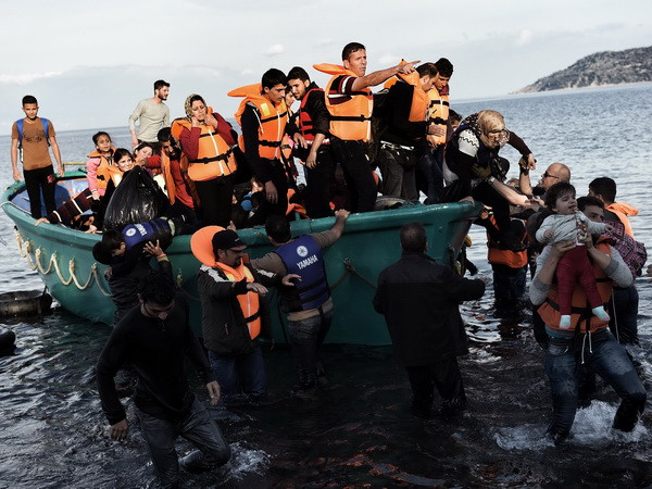 Những kẻ khủng bố có thể đã trà trộn dòng người tị nạn từ Syria ảnh 1