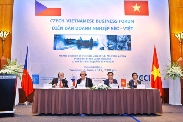 Quang cảnh Diễn đàn Doanh nghiệp Việt Nam-Cộng hòa Séc tại Hà Nội. (Ảnh: Minh Quyết/TTXVN) Việt Nam là một trong 12 thị trường xuất khẩu chiến lược của Séc ảnh 1