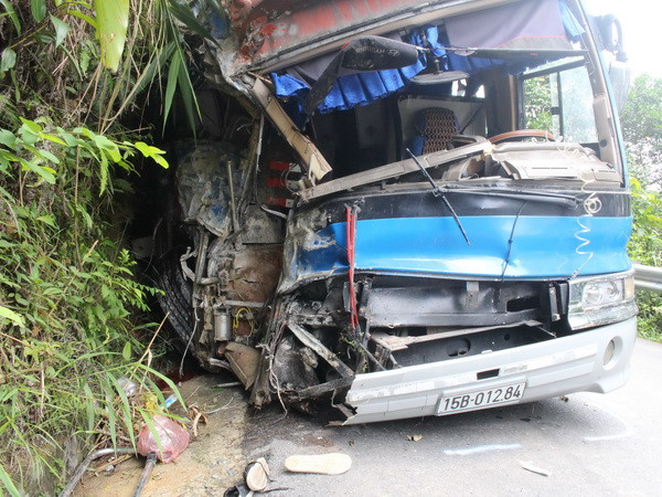 Vụ xe chở học sinh lao vào vách núi Tam Đảo: 2 người chết là phụ huynh ảnh 1