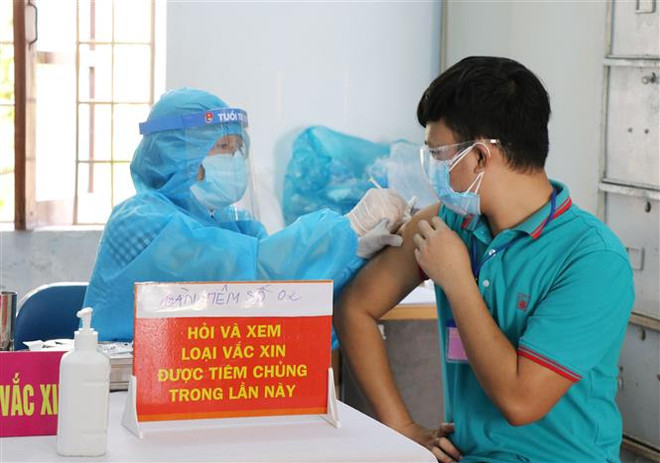 Phú Yên đẩy nhanh tiêm vaccine để sớm đạt miễn dịch cộng đồng ảnh 1
