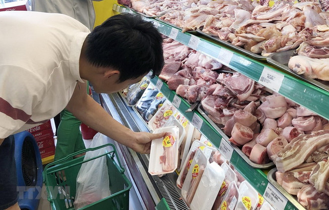 Thị trường Thành phố Hồ Chí Minh đa dạng sản phẩm thịt lợn từ chủng loại đến số lượng. (Ảnh: Mỹ Phương/TTXVN) TP.HCM tạm ngưng tập kết giao hàng, bán buôn trực tiếp tại một số chợ ảnh 1
