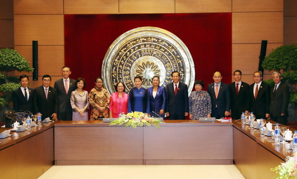 Quốc hội Việt Nam đặt mục tiêu đạt được ít nhất 30% tỷ lệ đại biểu nữ ảnh 2