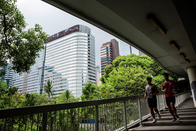 Trụ sở tập đoàn bất động sản Evergrande tại Hong Kong, Trung Quốc. (Ảnh: AFP/TTXVN) ttxvn_toa_an_hong_kong_phan_quyet_thanh_ly_tai_san_cua_tap_doan_bat_dong_san_evergrande1.jpg