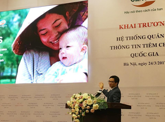 Nụ cười rạng rỡ của bà mẹ đội nón rách và y tế Việt Nam ảnh 1