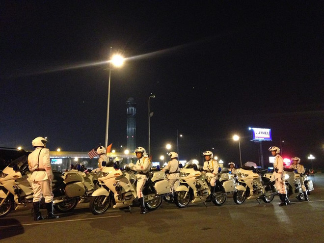 Chiếc Air Force One của Tổng thống Mỹ hạ cánh xuống sân bay Nội Bài ảnh 11