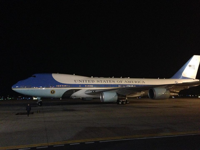 Chiếc Air Force One của Tổng thống Mỹ hạ cánh xuống sân bay Nội Bài ảnh 1