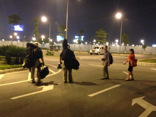 Tổng thống Barack Obama đã đặt chân xuống sân bay Nội Bài ảnh 2