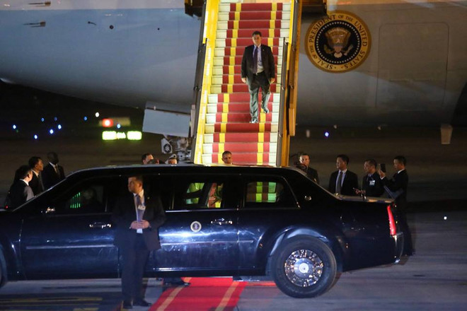 Tổng thống Barack Obama đã đặt chân xuống sân bay Nội Bài ảnh 6