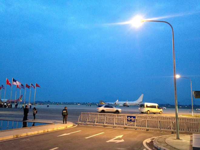 Chiếc Air Force One của Tổng thống Mỹ hạ cánh xuống sân bay Nội Bài ảnh 9