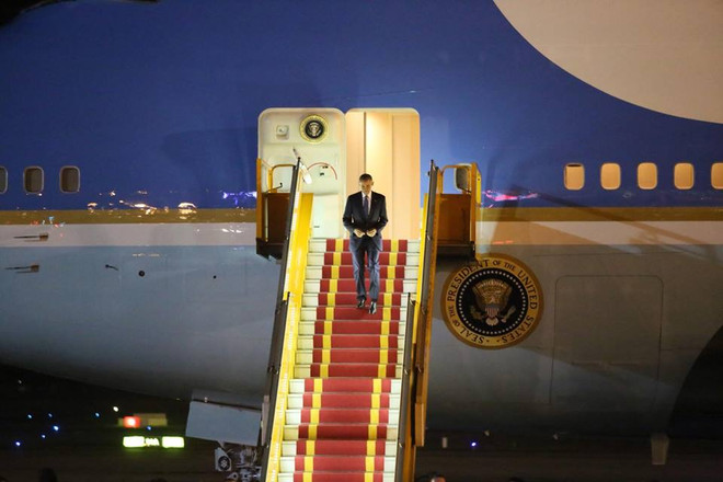 Tổng thống Barack Obama đã đặt chân xuống sân bay Nội Bài ảnh 3