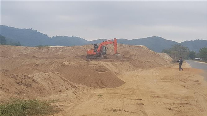 Khai thác cát trái phép, một cá nhân bị xử phạt gần 660 triệu đồng ảnh 1