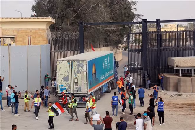 Xung đột Hamas-Israel: Đoàn xe cứu trợ quy mô lớn tiến vào Dải Gaza ảnh 2