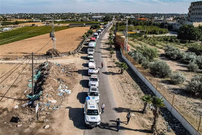 Xung đột Hamas-Israel: Đoàn xe cứu trợ quy mô lớn tiến vào Dải Gaza ảnh 1
