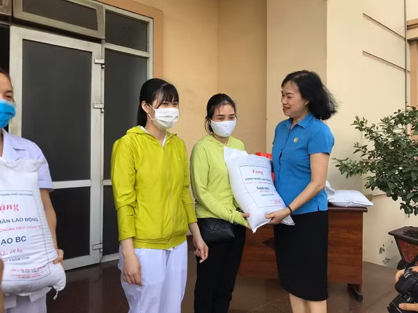 Hải Dương hỗ trợ hơn 50 tấn gạo cho công nhân lao động vùng dịch ảnh 1
