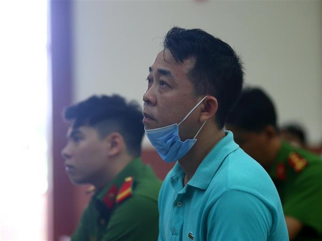 Bị cáo Nguyễn Minh Hùng dù không kháng cáo nhưng vẫn được triệu tập đến phiên tòa. (Ảnh: Thành Chung/TTXVN) Tòa phúc thẩm giữ nguyên mức án sơ thẩm vụ VN Pharma ảnh 1
