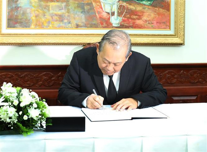 Lãnh đạo Đảng, Nhà nước viếng, tưởng niệm nguyên Thủ tướng Lào ảnh 2