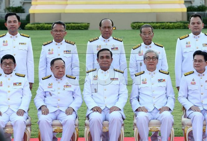 Các thành viên nội các mới của Thái Lan tuyên thệ nhậm chức ảnh 1