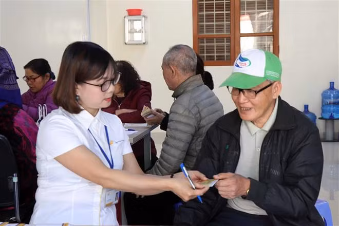 Lương hưu - Nguồn thu nhập ổn định cho người lao động khi về già ảnh 1