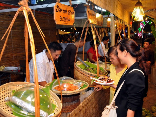 Thưởng thức món ngon các nước tại Liên hoan ẩm thực TP.HCM ảnh 1