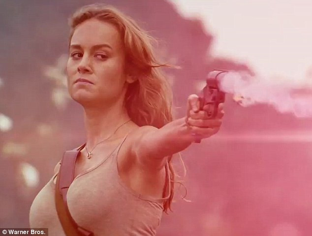 Dân mạng dậy sóng vì khe ngực của mỹ nhân phim "Kong: Đảo đầu lâu" ảnh 4