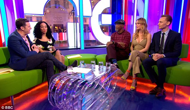 Dân mạng dậy sóng vì khe ngực của mỹ nhân phim "Kong: Đảo đầu lâu" ảnh 3