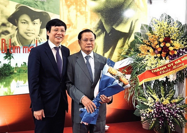 Cuốn sách "Đi tìm một vì sao" - Sức hấp dẫn của chân thực ảnh 1