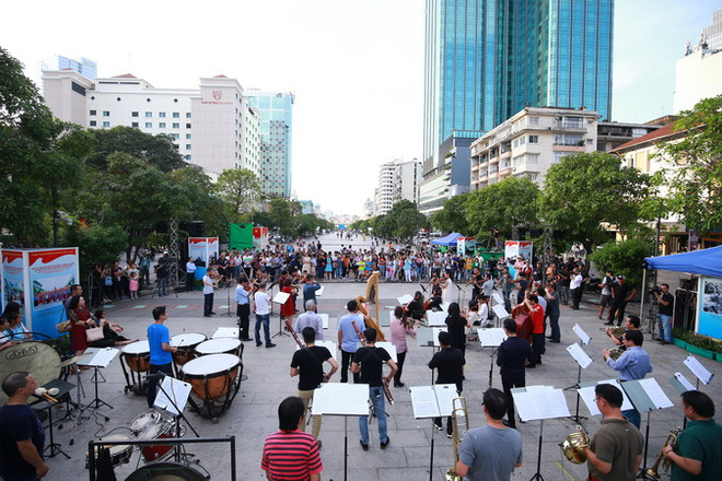 "Bông hồng violin" người Mỹ gốc Nhật trở lại Việt Nam trình diễn ảnh 2