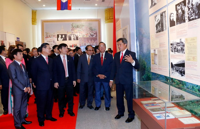 Trưng bày 400 bức ảnh, tài liệu quý về quan hệ truyền thống Việt-Lào ảnh 1