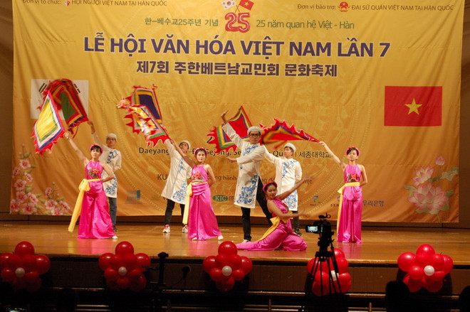 Lễ hội văn hóa Việt ở Hàn góp phần tăng cường gắn kết cộng đồng ảnh 2