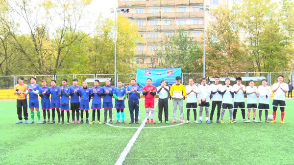 Giao lưu bóng đá chào mừng năm đoàn kết hữu nghị Việt Nam-Lào ảnh 1