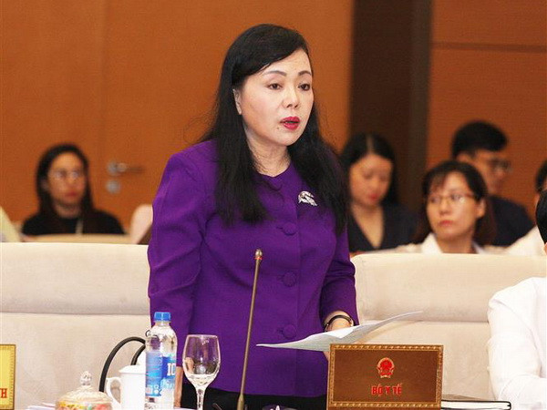 Bộ trưởng Bộ Y tế Nguyễn Thị Kim Tiến phát biểu. (Ảnh: Nguyễn Dân/TTXVN) Cho ý kiến về dự án Luật Phòng, chống tác hại của rượu, bia ảnh 1