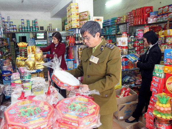 Bánh, mứt Tết: Hàng nội đang chiếm ưu thế, sức tiêu thụ còn yếu ảnh 1