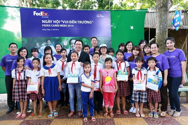 FedEx tặng 137 học bổng toàn phần cho học sinh khó khăn ở Đồng Tháp ảnh 1