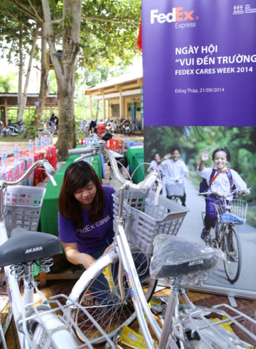 FedEx tặng 137 học bổng toàn phần cho học sinh khó khăn ở Đồng Tháp ảnh 2